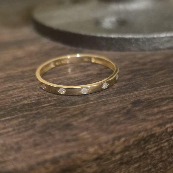 14k Gold Ring w/ 5 Diamonds - Size 9 - Picture 1 of 9